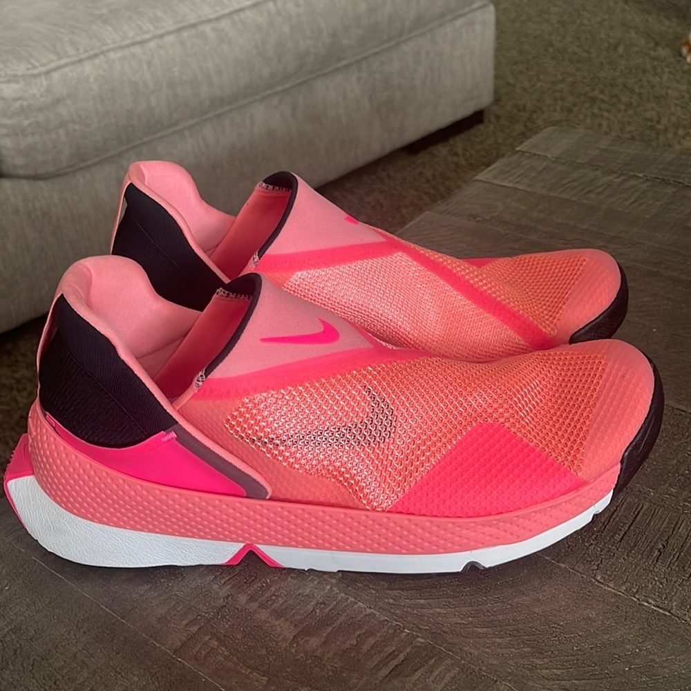 Nike Go FlyEase Pink 2022 Mens 11.5 Running Shoes Mesh Breathable DZ4860-600 - Picture 2 of 10